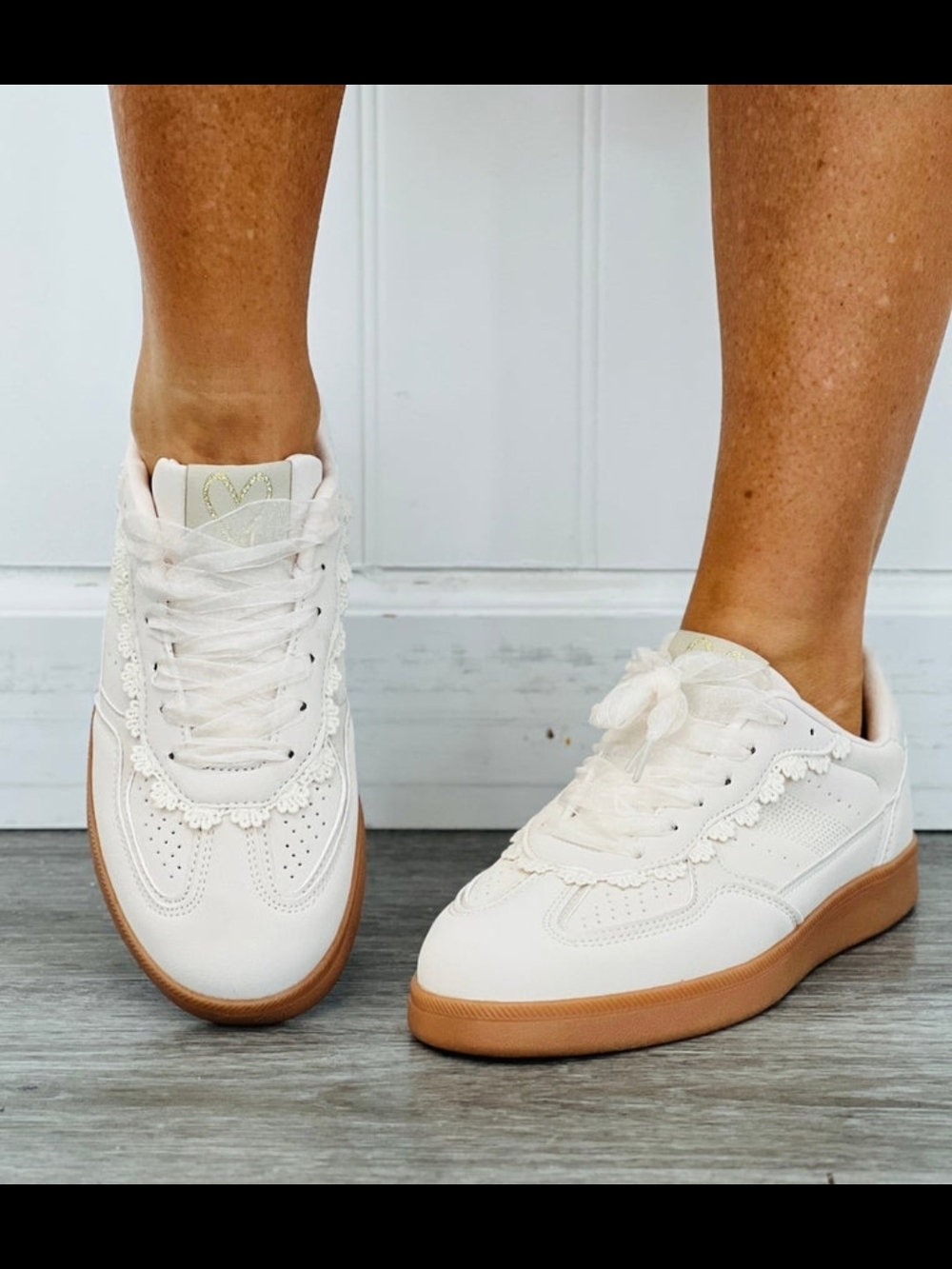 Walker rose boutique top moda ribbon lace white sneakers